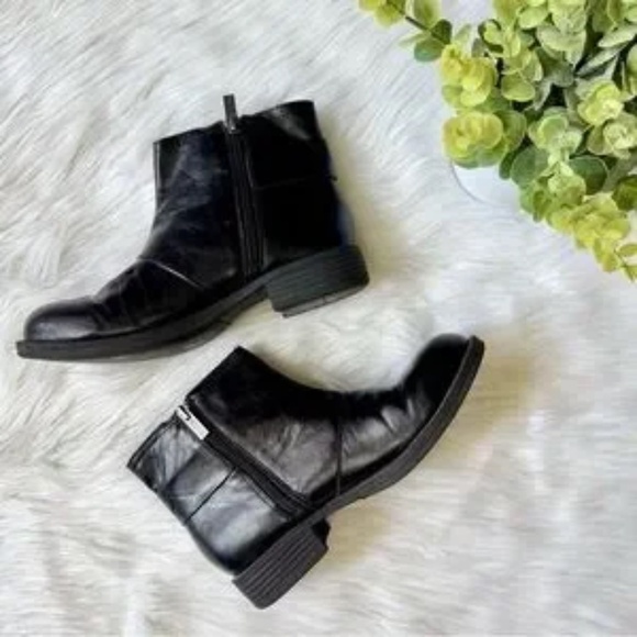 Kenneth Cole Reaction Moto Silver Side Buckle Black Ankle Boots Size 7.5 - Picture 6 of 10
